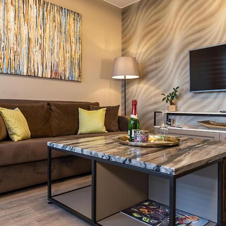 Deluxe Apartment Mit Tiefgarage In Naehe Messe-Bmw-Porsche-Dhl-Flughafen-Flugzeugwerk Der Deutsche Aircraft Leipzig Eksteriør billede