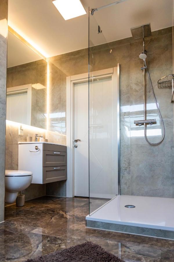 Deluxe Apartment Mit Tiefgarage In Naehe Messe-Bmw-Porsche-Dhl-Flughafen-Flugzeugwerk Der Deutsche Aircraft Leipzig Eksteriør billede